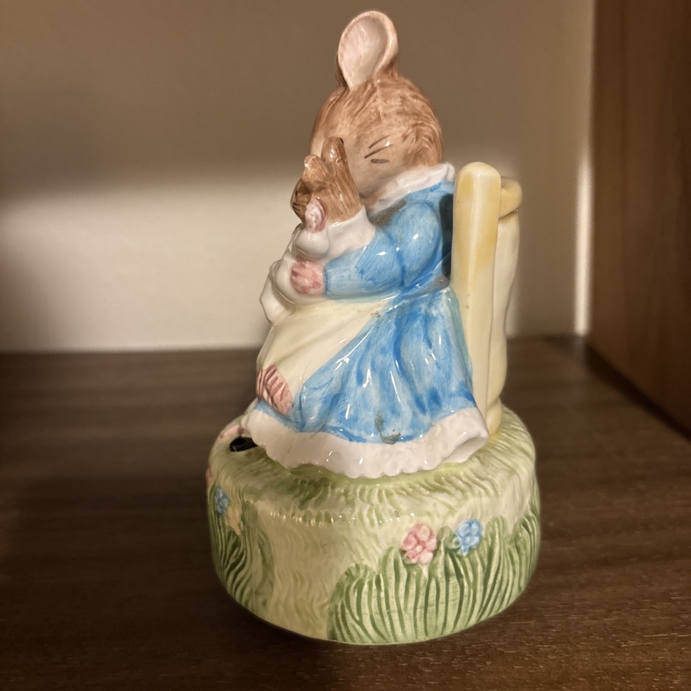Hunca Munca from "The Tale of Two Bad Mice" Beatrix Potter Music Figurine 1988 - Picture 6 of 8